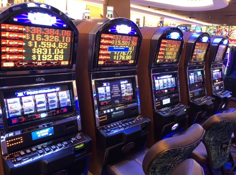fatt bet login Mobile APP တွင် Slots ဂိမ်းများ Myanmar ကစားသူများ ကစားနေသောမြင်ကွင်း